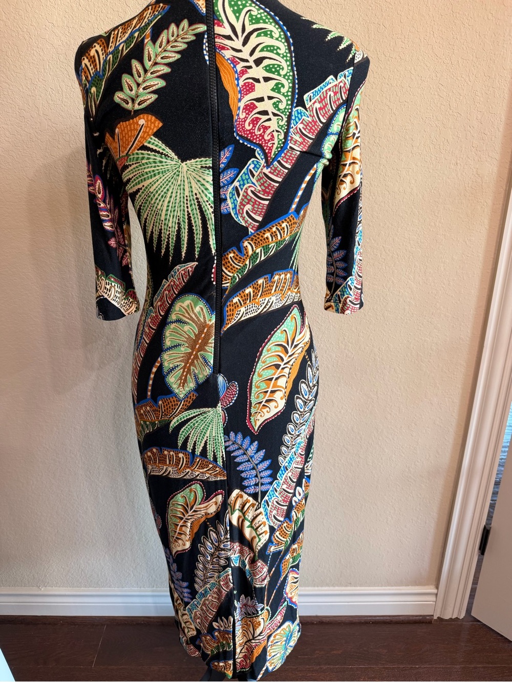 FARM Rio Cool Foliage Black Jersey Midi Dress S NWOT - Picture 4 of 6